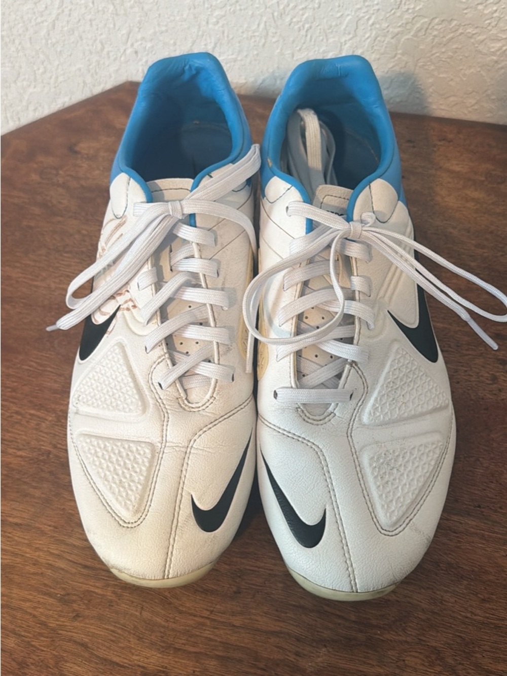 Nike Men Vintage CTR360 Signed by Kai Kamara